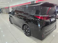 2024 Toyota Alphard 2.5 HEV Executive AWD, чёрный — фото 2