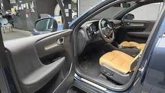 2022 Volvo XC40 B4 Inscription — фото 10