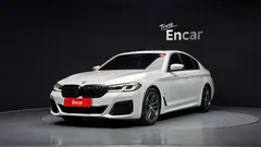 2023 BMW 5-Series 520i M Sport, белый — фото 1