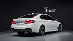 2023 BMW 5-Series 520i M Sport, белый — фото 2