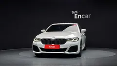 2023 BMW 5-Series 520i M Sport, белый — фото 3