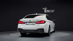 2023 BMW 5-Series 520i M Sport, белый — фото 4