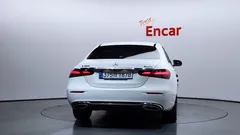 2022 Mercedes-Benz E-Class E350 4MATIC Avantgarde — фото 4