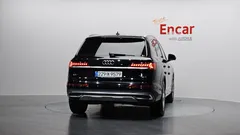 2022 Audi Q7 45 TDI Quattro, чёрный — фото 4