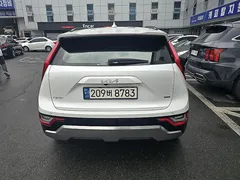 2022 Kia Niro Signature, белый — фото 6