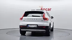 2021 Volvo XC40 B4 Inscription, белый — фото 4