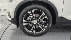2021 Volvo XC40 B4 Inscription, белый — фото 5