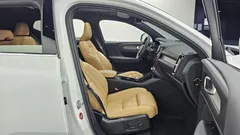 2021 Volvo XC40 B4 Inscription, белый — фото 11