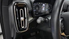 2021 Volvo XC40 B4 Inscription, белый — фото 17