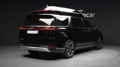 2023 Kia Carnival Diesel 9-Seater Hi-Limousine — фото 2
