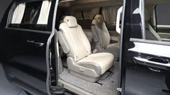 2023 Kia Carnival Diesel 9-Seater Hi-Limousine — фото 12