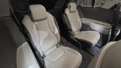 2023 Kia Carnival Diesel 9-Seater Hi-Limousine — фото 19