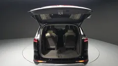 2023 Kia Carnival Diesel 9-Seater Hi-Limousine — фото 20