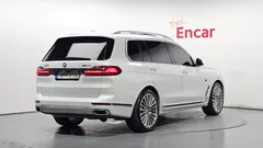 2021 BMW X7 xDrive 40i Design Pure Excellence 6-Seater, белый — фото 2