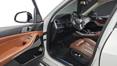 2021 BMW X7 xDrive 40i Design Pure Excellence 6-Seater, белый — фото 15