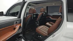 2021 BMW X7 xDrive 40i Design Pure Excellence 6-Seater, белый — фото 16