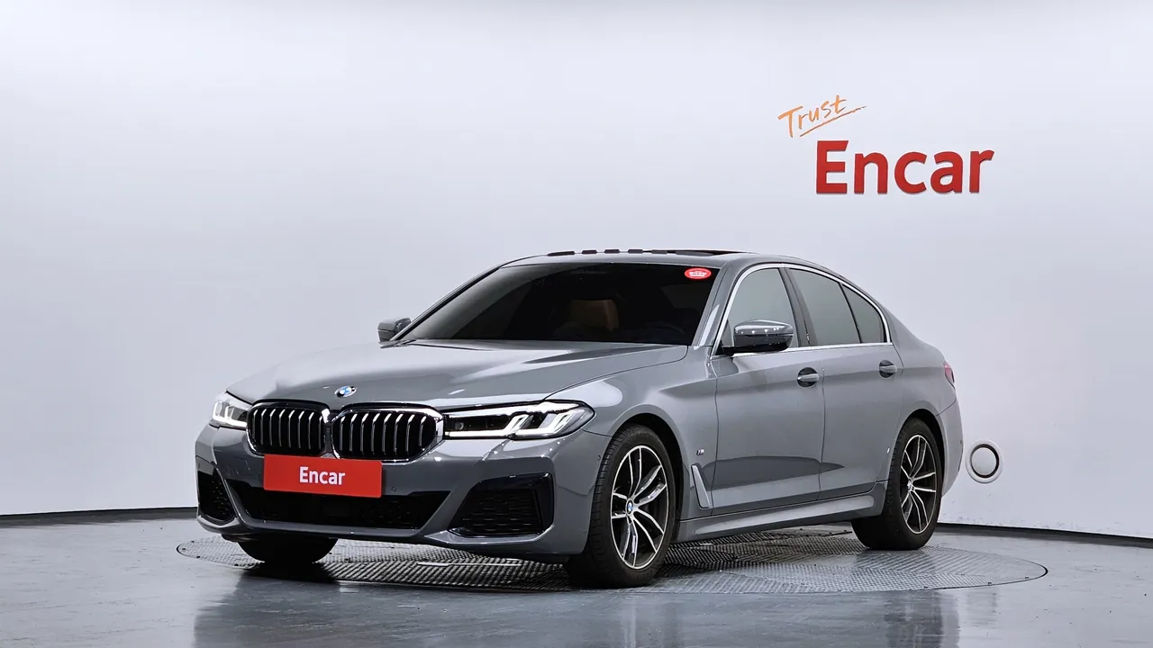2022 BMW 5-Series 520i M Sport