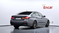 2022 BMW 5-Series 520i M Sport — фото 2