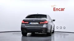 2022 BMW 5-Series 520i M Sport — фото 4