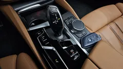 2022 BMW 5-Series 520i M Sport — фото 9