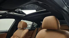 2022 BMW 5-Series 520i M Sport — фото 16