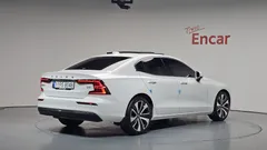 2023 Volvo S60 B5 Ultimate Bright, белый — фото 2