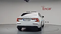 2023 Volvo S60 B5 Ultimate Bright, белый — фото 4