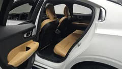 2023 Volvo S60 B5 Ultimate Bright, белый — фото 11