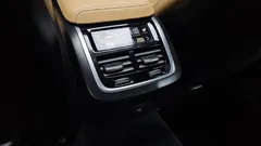 2023 Volvo S60 B5 Ultimate Bright, белый — фото 19