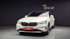 2024 BMW 5-Series 530i xDrive, белый — фото 3