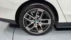 2024 BMW 5-Series 530i xDrive, белый — фото 5