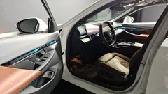 2024 BMW 5-Series 530i xDrive, белый — фото 10