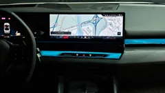 2024 BMW 5-Series 530i xDrive, белый — фото 15
