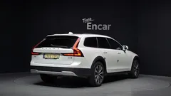 2021 Volvo V90 B5 Pro AWD, белый — фото 2