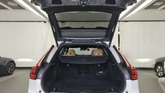 2021 Volvo V90 B5 Pro AWD, белый — фото 20