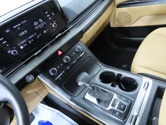 2023 Kia Carnival Diesel 9-Seater Prestige — фото 8