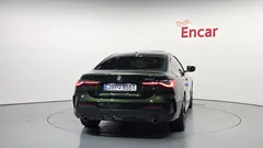 2022 BMW 4-Series 420i M Sport Performance Coupe, зелёный — фото 4