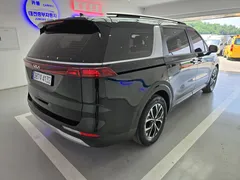 2023 Kia Carnival Diesel 9-Seater Prestige — фото 2
