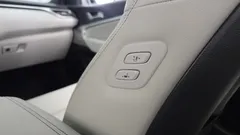 2024 Genesis G70 Gasoline 2.5T 2WD, белый — фото 18