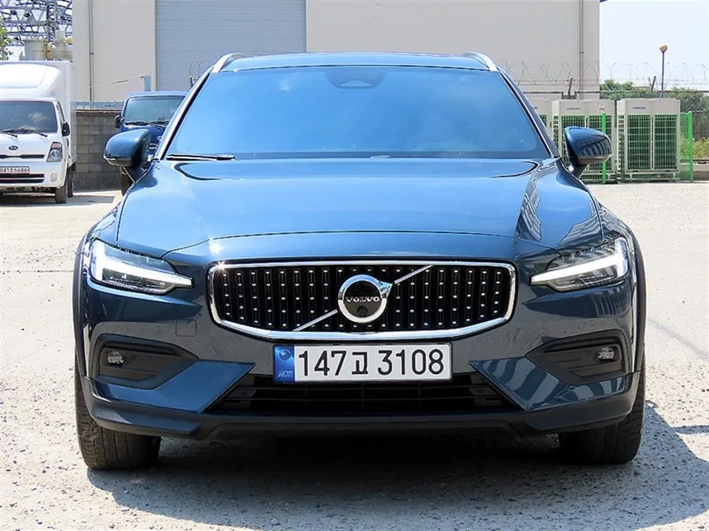 2023 Volvo V60 B5 Ultimate AWD