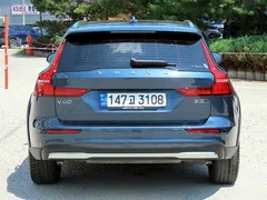 2023 Volvo V60 B5 Ultimate AWD, синий — фото 4