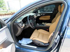2023 Volvo V60 B5 Ultimate AWD, синий — фото 5