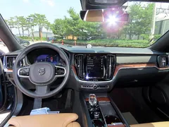 2023 Volvo V60 B5 Ultimate AWD, синий — фото 14