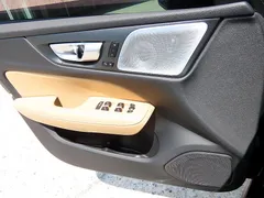 2023 Volvo V60 B5 Ultimate AWD, синий — фото 16