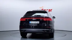2021 Audi Q8 45 TDI Quattro Premium, чёрный — фото 4