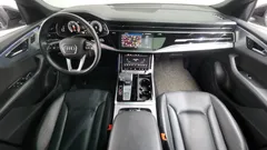 2021 Audi Q8 45 TDI Quattro Premium, чёрный — фото 7