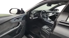 2021 Audi Q8 45 TDI Quattro Premium, чёрный — фото 10