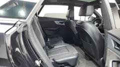 2021 Audi Q8 45 TDI Quattro Premium, чёрный — фото 12