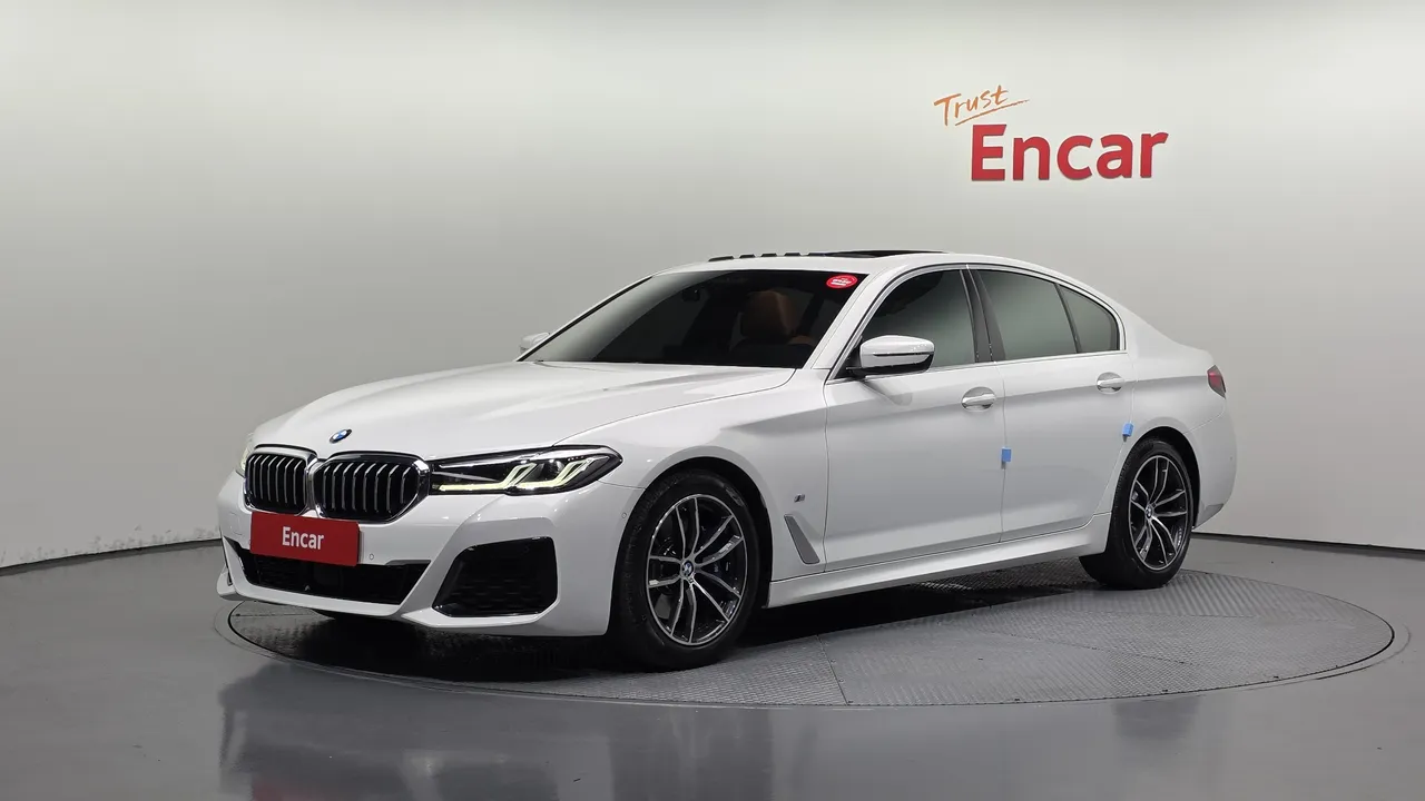 2022 BMW 5-Series 520i M Sport