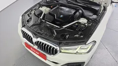 2022 BMW 5-Series 520i M Sport — фото 6